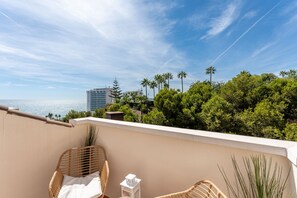 Property grounds - Coastal Paradise: 3BR + Pool + Sea Views! REF021 (Benalmádena)