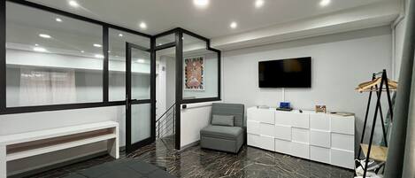 1 bedroom, desk, iron/ironing board, WiFi