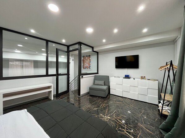 1 bedroom, desk, iron/ironing board, WiFi