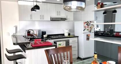 Cozy and Brightening Condo La Castellana, Bogota. Close to Chico Area, 93 Park