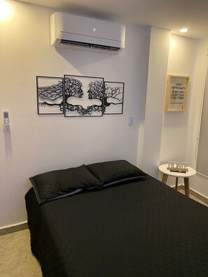 1 chambre, bureau, fer et planche à repasser, Wi-Fi gratuit