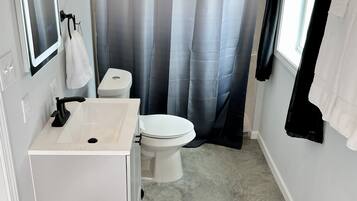 HÄrtork, handdukar, tvÄl och schampo