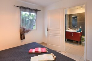 1 bedroom, iron/ironing board, travel cot, WiFi - Dream Lagoon unit 1 BDR 4p (Marigot)