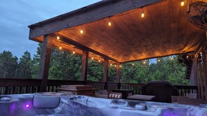 Outdoor spa tub - Historic 2 BR Cabin w Hot Tub near Buffalo River! (Hasty)