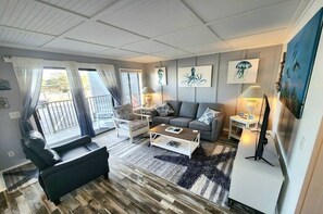 Living area - Tropical Treasure (Myrtle beach)