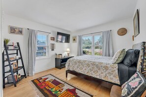 1 bedroom, iron/ironing board, travel crib, WiFi