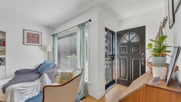 1 bedroom, iron/ironing board, travel cot, WiFi