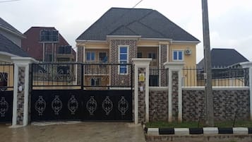 Bagian depan properti