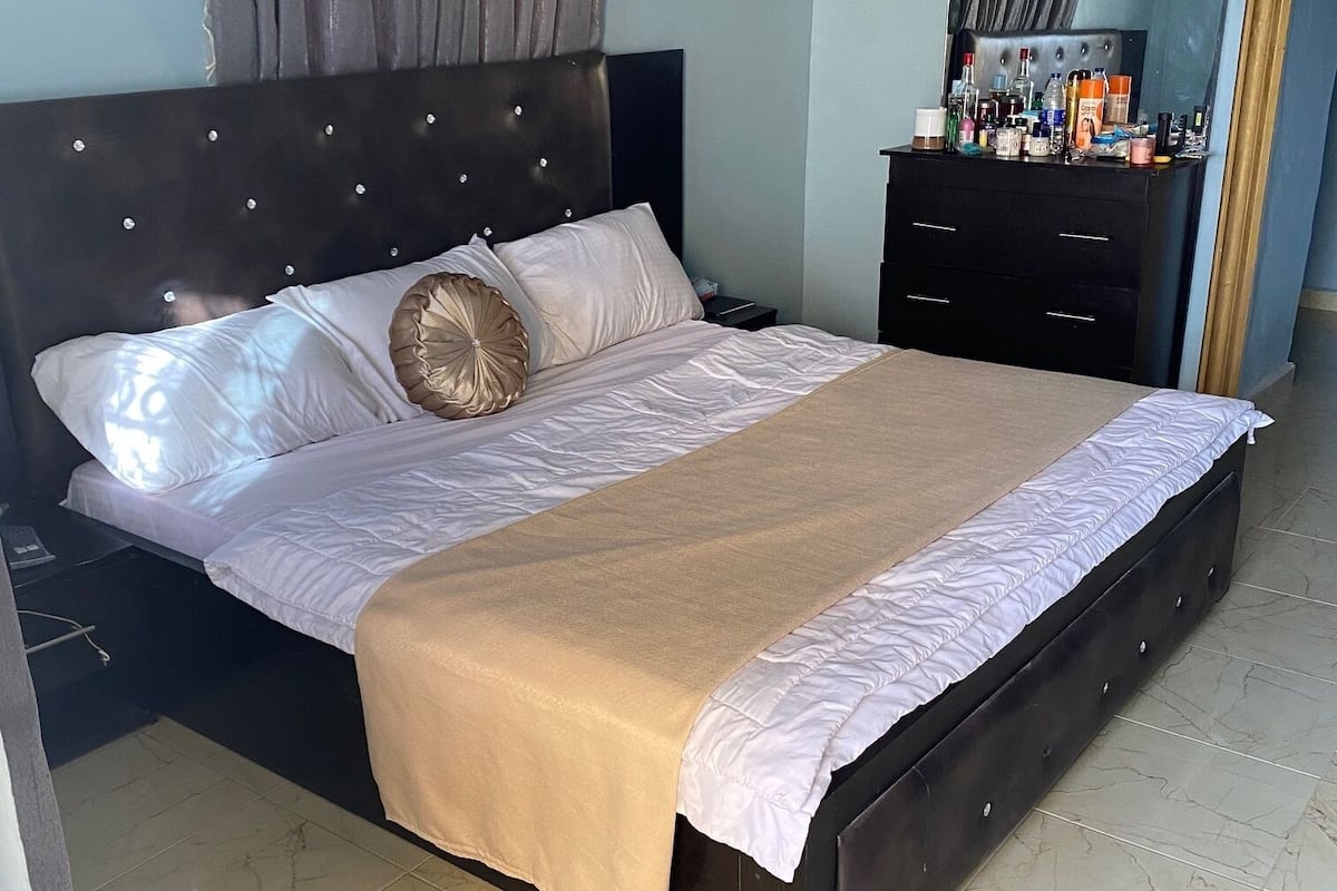 Deluxe Apartment | 4 bedrooms, desk, free WiFi