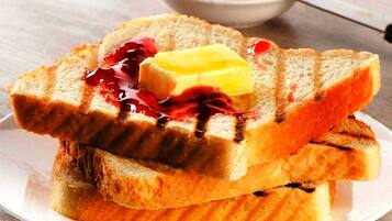 Desayuno buffet diario (INR 250 por persona)