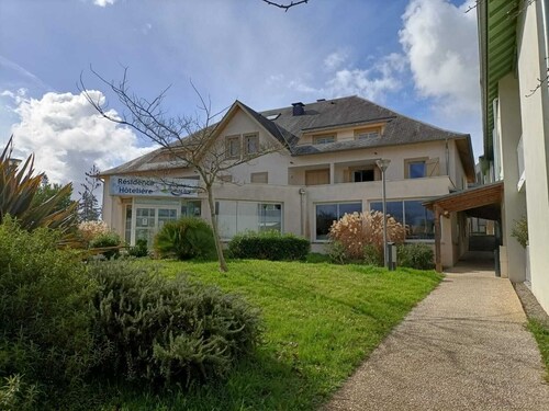 Studio terrasse dans résidence avec piscine B35