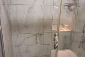 Bathroom - Taksim Centre Geneva Hotel (Istanbul)