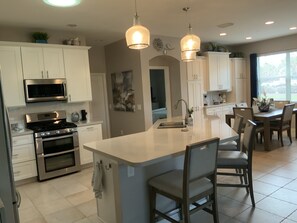 Fridge, microwave, oven, stovetop - Designer 3 bedroom high-end home with walking distance to Lake Sumter Landing (The Villages)