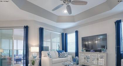 Designer 3 bedroom high-end home with walking distance to Lake Sumter Landing