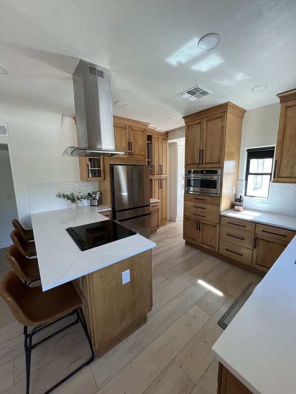 Fridge, microwave, oven, stovetop - Sam Hughes Desert Oasis, Private Pool & Walk to UA (Tucson)