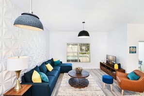 Smart TV - Family-Friendly Home with Private Pool - Only 10 min to Disney! (Kissimmee)