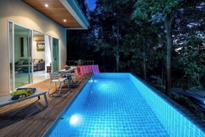 حمام سباحة خارجي