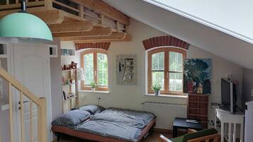 2 bedrooms, desk, iron/ironing board, free WiFi