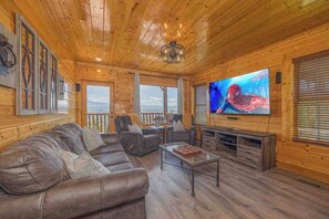 Smart TV, fireplace, video games, DVD player - Epic Mountain Views | Lux Cabin (Sevierville)