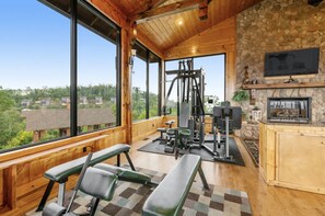 Fitness facility - Epic Mountain Views in a Luxury Cabin (Sevierville)