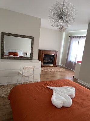 3 camere, una scrivania, Wi-Fi, lenzuola