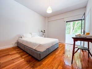 5 habitaciones, tabla de planchar con plancha, cuna de viaje y wifi 