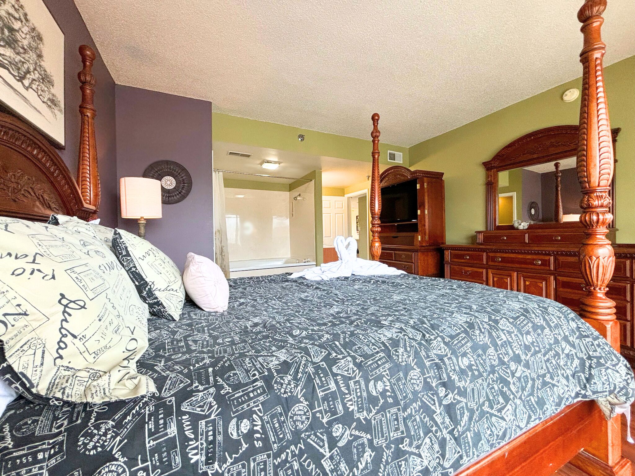 3 bedrooms, desk, iron/ironing board, free WiFi