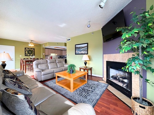 Downtown Pigeon Forge Little Pigeon Hideaway