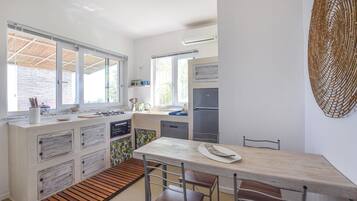 Refrigerador, placa de cocina, lavavajillas, cafetera/tetera