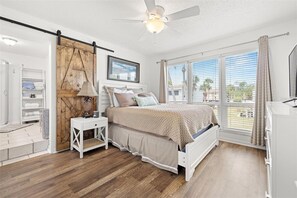 2 Schlafzimmer, Schreibtisch, Bügeleisen/Bügelbrett, WLAN