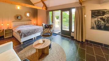 3 bedrooms, travel crib, free WiFi, bed sheets