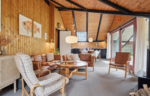 Beautiful home in Hadsund with kitchen