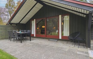 Outdoor dining - Beautiful home in Hadsund with kitchen (Hadsund)