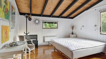 3 bedrooms, travel crib, free WiFi