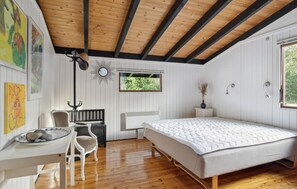 3 bedrooms, travel cot, free WiFi