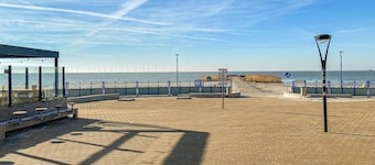 2 bedroom amazing home in Makkum
