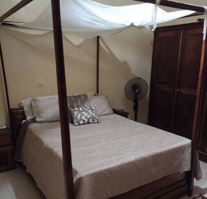 3 bedrooms, iron/ironing board, bed sheets