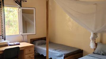 3 bedrooms, iron/ironing board, bed sheets