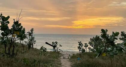 Un Oasis de paix avec une superbe vue sur l'ocean vous attend! Bienvenu(e)s!!!