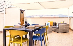 Outdoor dining - Lovely apartment in Trappeto with WiFi (Trappeto)