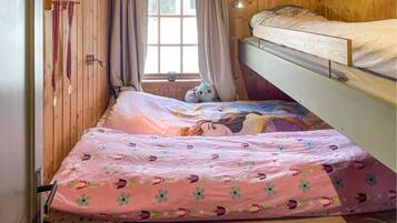 3 Schlafzimmer, Reisekinderbett