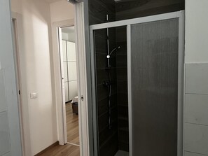 Shower, hair dryer, bidet, towels - The hamlet (Grazzano Badoglio)