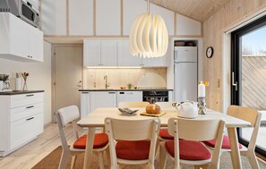 Fridge, microwave, oven, dishwasher - Cozy home in Ebeltoft with kitchen (Ebeltoft)