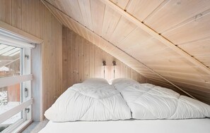 3 bedrooms, travel crib, free WiFi - Cozy home in Ebeltoft with kitchen (Ebeltoft)