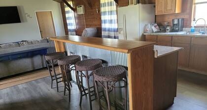 Groups,families,fisherman friendly gatherings lake close by and boating parking