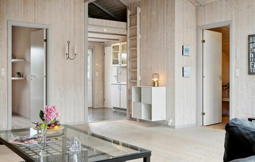 4 bedroom cozy home in Væggerløse