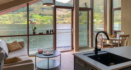 2 bedroom cozy home in Straumgjerde