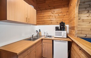 Frigorífic, placa de cuina i cafetera i tetera 