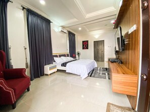 4 phòng ngủ, truy cập Internet không dây miễn phí, bộ trải giường 