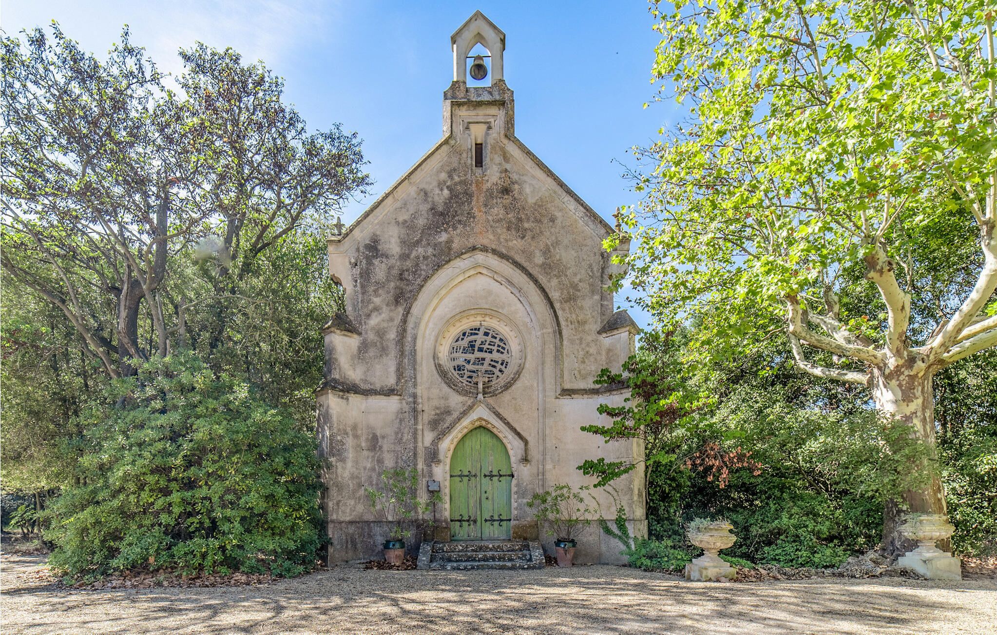 المنشأة من الخارج